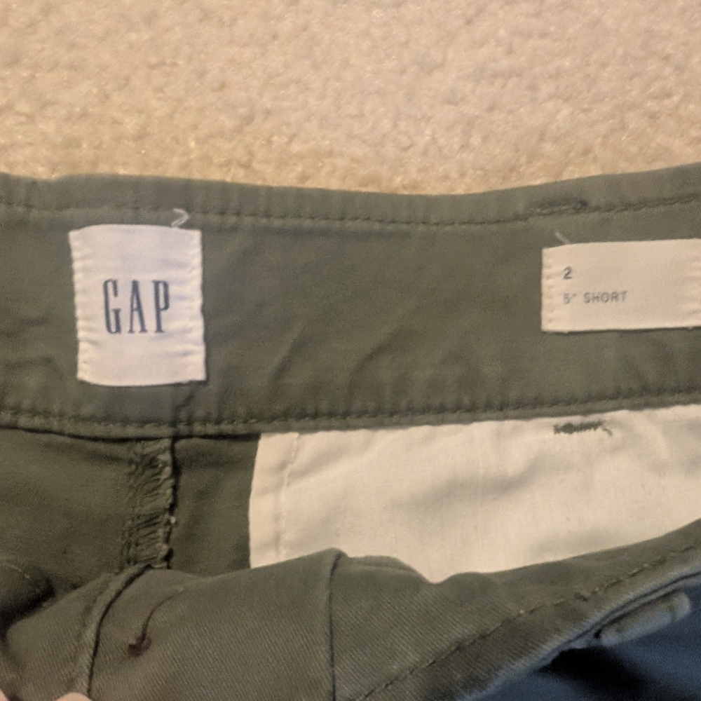 GAP Women's Size 2, 5inch Inseam Green Shorts - Picture 4 of 5